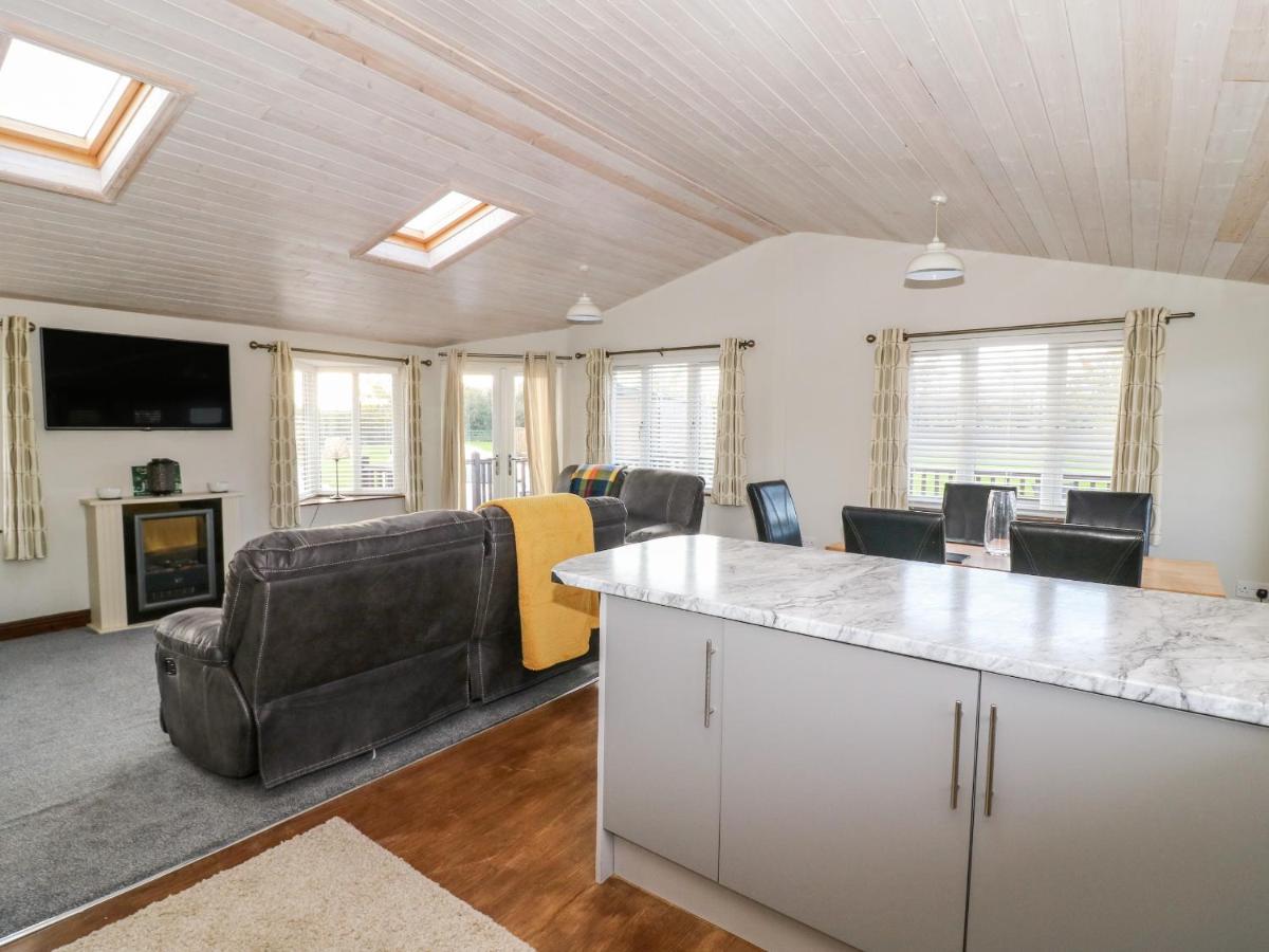 Oakwood Lodge Йорк Экстерьер фото